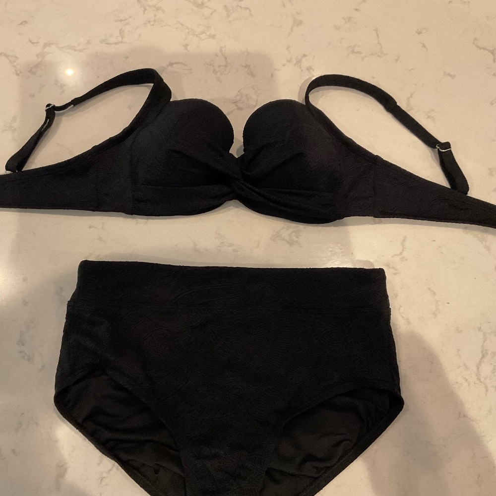 Lands End Paisley Texture Chlorine Resistant Swim top and bottom size 8